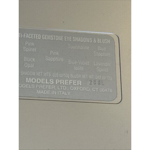 Models prefer Eight multi-faceted gemstone eye shadows & blush blue & browns - Picture 14 of 15